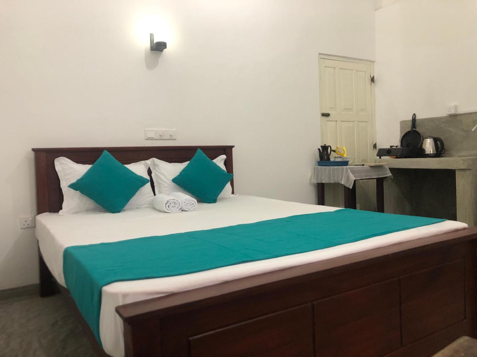 Hotel Waves Hikkaduwa Exterior foto